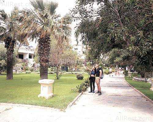 Azka Hotel 8